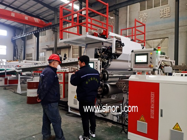UV仿大理石板生產(chǎn)線(xiàn)工廠內(nèi)試機(jī)與省內(nèi)格柵板生產(chǎn)線(xiàn)發(fā)貨中同時(shí)進(jìn)行